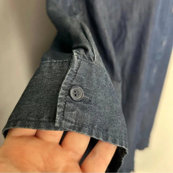 Joan Rivers Women's 1X Lightweight Denim Shirt Ruffle Hem Roll Tab Cotton Modest - Picture 4 of 13